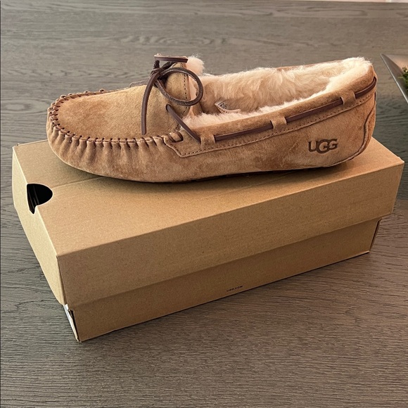 New! UGG Chestnut Suede Moccasins - Picture 1 of 6